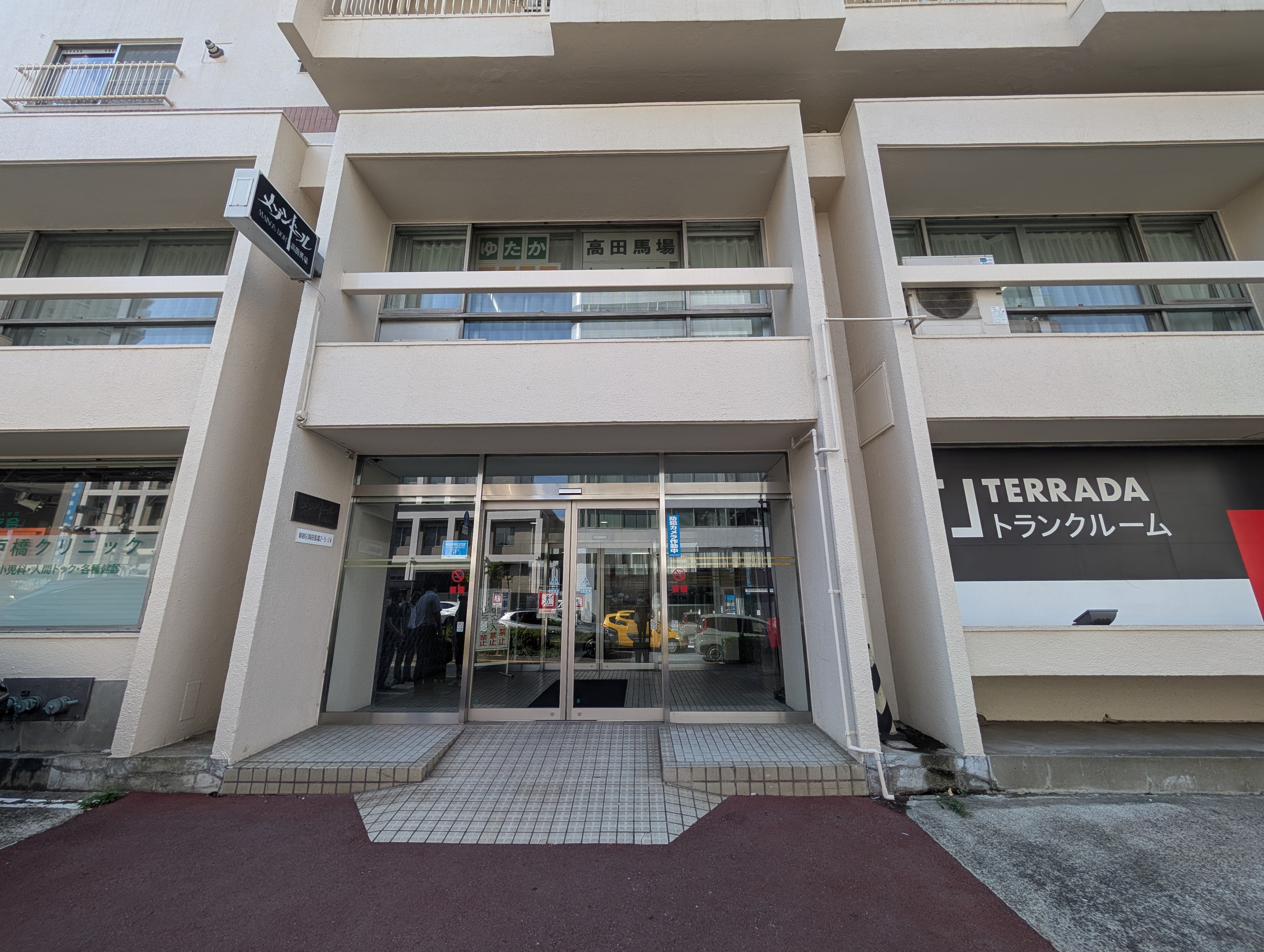 アパートメント玄関